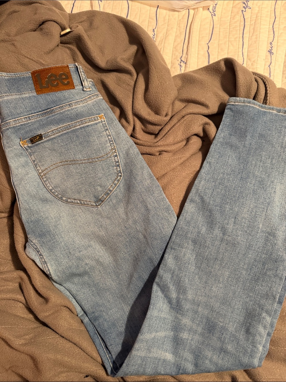 Lee High-Rise Light Blue Straight Jeans